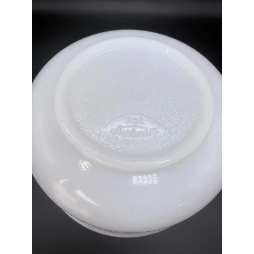 Vintage McKee Glasbake Sunbeam Milk Glass Mixer Bowl 19CJ 9.5 Inch